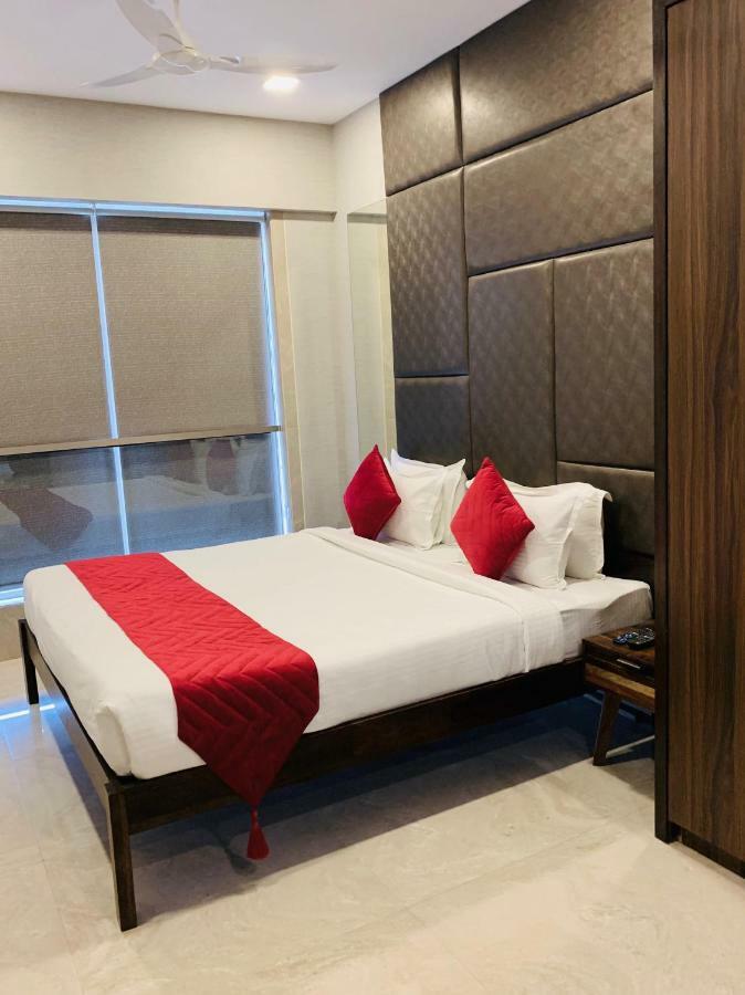 Theory9 Premium Service Apartments Khar Mumbai Ngoại thất bức ảnh